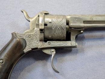 DEUX REVOLVERS A BROCHE Deux revolvers à broche. Vers 1870 2