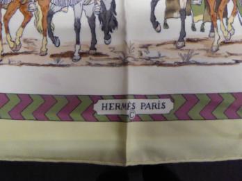 HERMÈS Paris - Un carré 