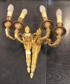 Paire d’appliques en bronze doré à 2 bras de lumières style Louis XVI 2