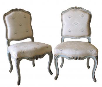 Paire de chaises Louis XV en bois laqué gris rechampi 2