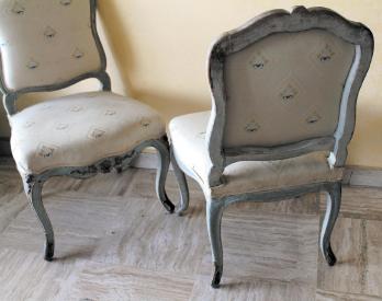 Paire de chaises Louis XV en bois laqué gris rechampi 2