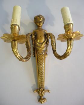 Paire d’appliques en bronze doré à décor de cherubin 2