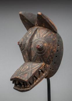 BURKINA FASO, Bwa - Masque sculpté d’une tête de loup humanisée 2