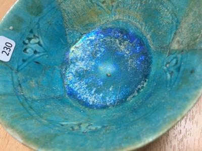 Iran XIIème siècle. Coupe en céramique à glaçure bleu-turquoise. 2