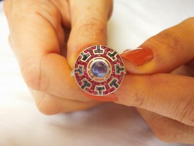 Bague en or 750 (  18 KT  ) de style art déco saphirs  rubis et diamants 2