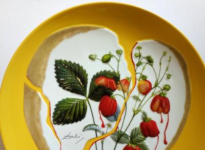 DALI Salvador : Coeur de fraises - Plat en Porcelaine original SIGNE &N° 2