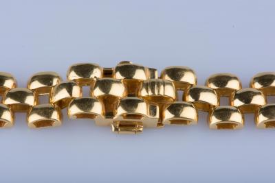 Collier panthère en or jaune 18 ct 26 saphirs baguettes 24 saphirs baguettes 4 rubis 96 diamants env. 1.92 ct au total 2