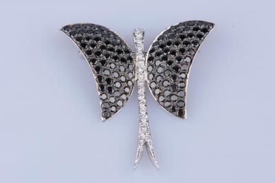 Broche papillon en or blanc 108 diamants noirs 2