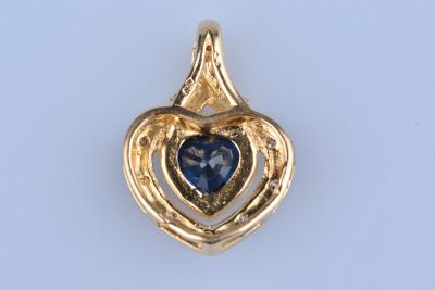 PENDENTIF Cœur, Or Jaune 18 ct (750 /  1000) 1 Saphir  et 7 diamants à env 0,07 ct au total 2