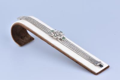 Bracelet / Manchette en Or Blanc 18 ct (750/1000) 12 émeraudes à à 0,74 ct au total et 8 diamants à 0,19 ct au total  et 1 diamant à 0,01 ct 2