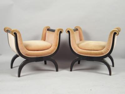 André ARBUS (1903-1969) Exceptionnelle Paire de fauteuils curules en laque noire, Signés 2