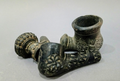 Lot de trois têtes de pipes. Iran / Afghanistan, époque antique et postérieure. 2