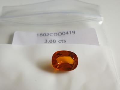 Saphir Orange de 3.88 carats de taille coussin  - certificat d’expertise 2