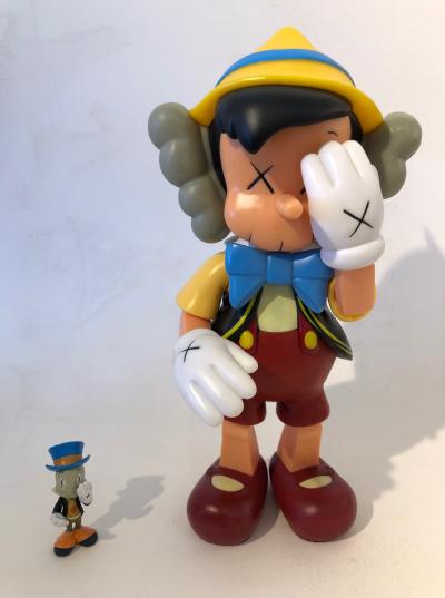 KAWS (1974-) (D’après)  Pinocchio and Jiminy Cricket - 26 cm - OriginalFake MEDICOM #2010 2