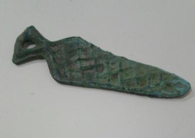Pendentif / amulette en bronze. Période pré-Viking, 600-700 après JC. 2