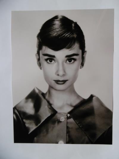 Bud Fraker - Portrait d’Audrey Hepburn, Photographie tirage argentique, Tampon au dos 2