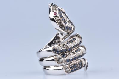 Bague serpent en or blanc 18ct (750 millièmes), ornée de 95 diamants 2