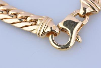 Magnifique collier en or 18 carats (750 millièmes), chaîne en maille anglaise. Fermoir mousqueton. 2