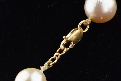 Magnifique collier de perle des Mers du Sud de couleur champagne disposées en chute. 2
