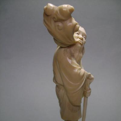 Okimono en ivoire. Vieillard. japon, fin période Meiji (1868-1912) 2