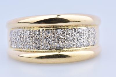 Belle bague en or jaune 18 carats ( 750 millèmes) ornée de  30 diamants ronds brillants de 0.01 carat chacun soit 0.3 carat au total 2