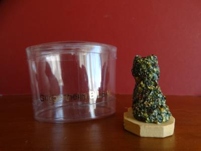 Sculpture en forme de mini chien 