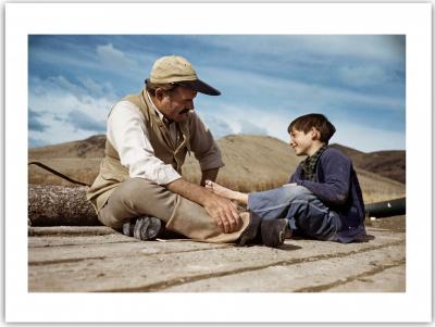 Robert CAPA - Ernest Hemingway avec son fils, 1941 - Affiche